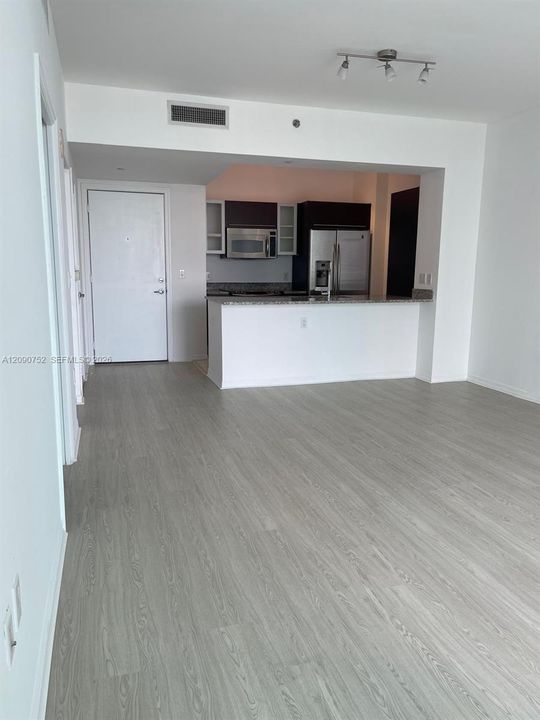 For Rent: $3,190 (1 beds, 1 baths, 702 Square Feet)
