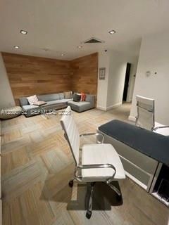 For Rent: $3,190 (1 beds, 1 baths, 702 Square Feet)