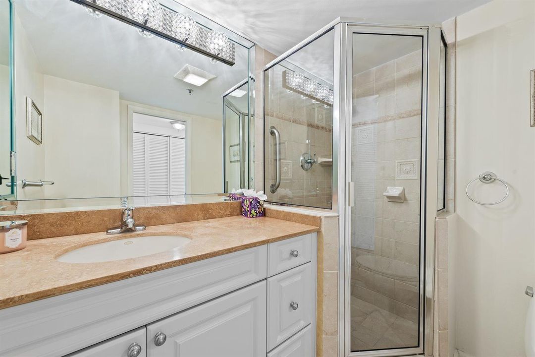 Guest ensuite bath