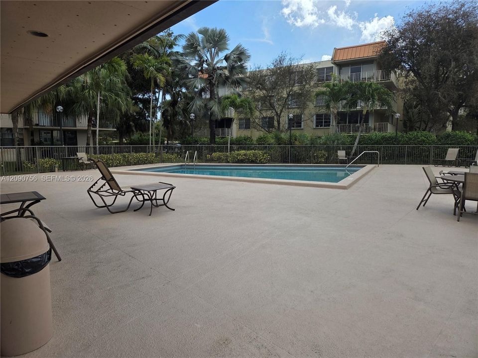 Active With Contract: $1,995 (2 beds, 2 baths, 1120 Square Feet)