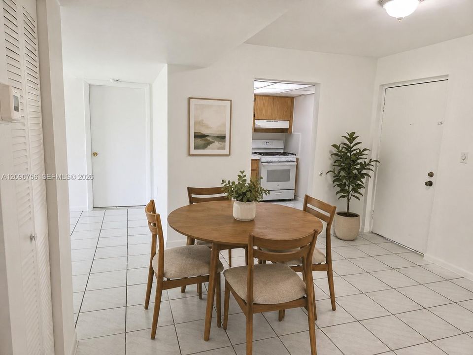 Active With Contract: $1,995 (2 beds, 2 baths, 1120 Square Feet)