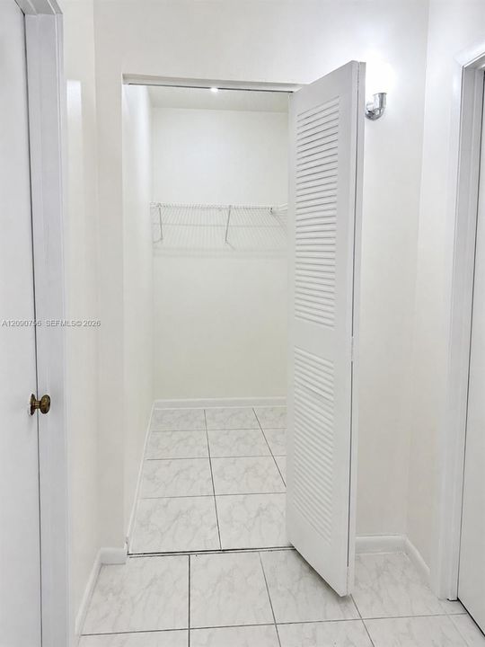Active With Contract: $1,995 (2 beds, 2 baths, 1120 Square Feet)