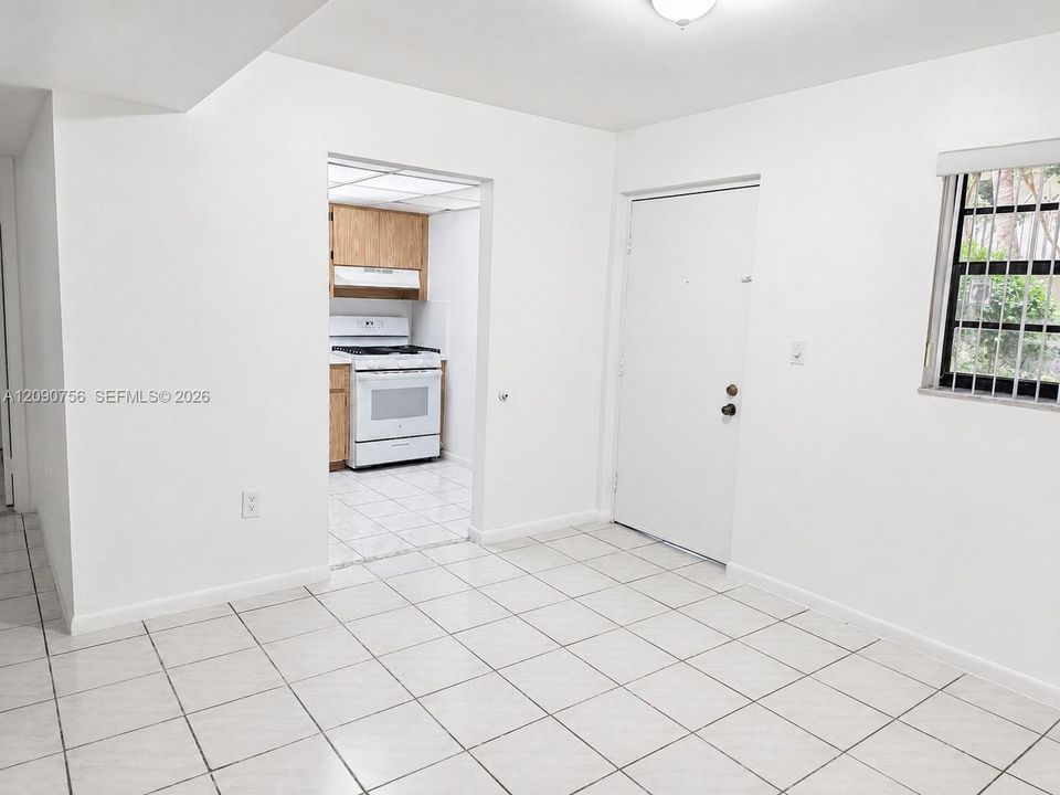 Active With Contract: $1,995 (2 beds, 2 baths, 1120 Square Feet)