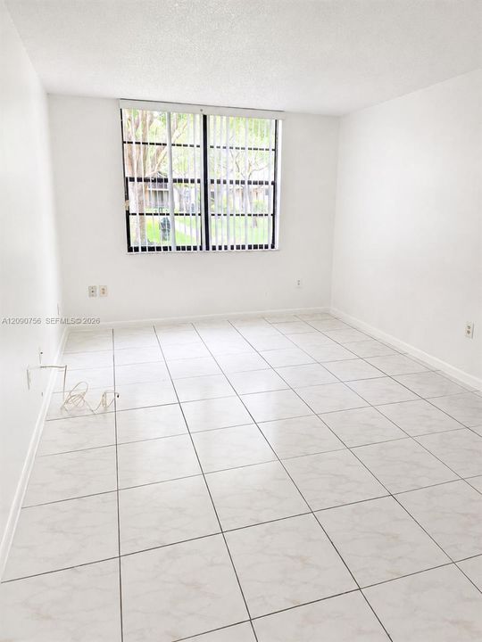 Active With Contract: $1,995 (2 beds, 2 baths, 1120 Square Feet)