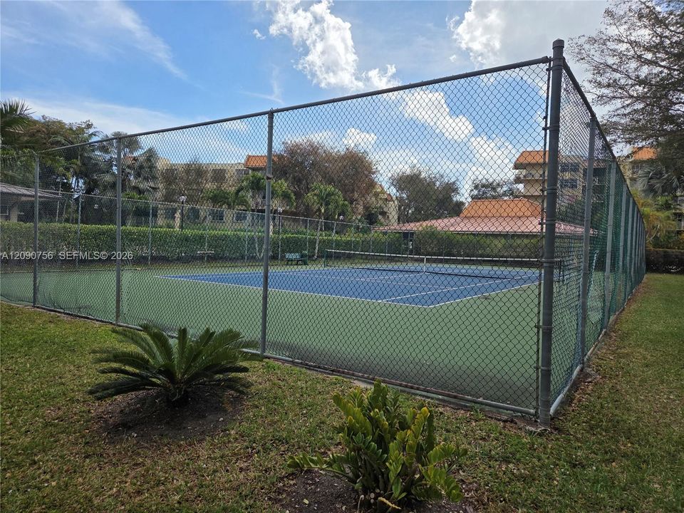 Active With Contract: $1,995 (2 beds, 2 baths, 1120 Square Feet)