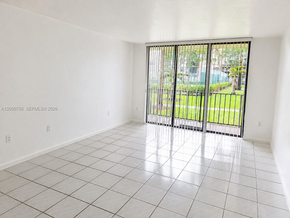 Active With Contract: $1,995 (2 beds, 2 baths, 1120 Square Feet)