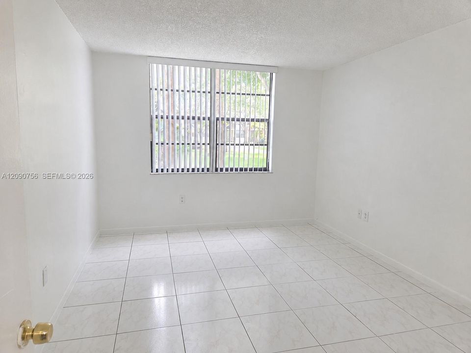 Active With Contract: $1,995 (2 beds, 2 baths, 1120 Square Feet)