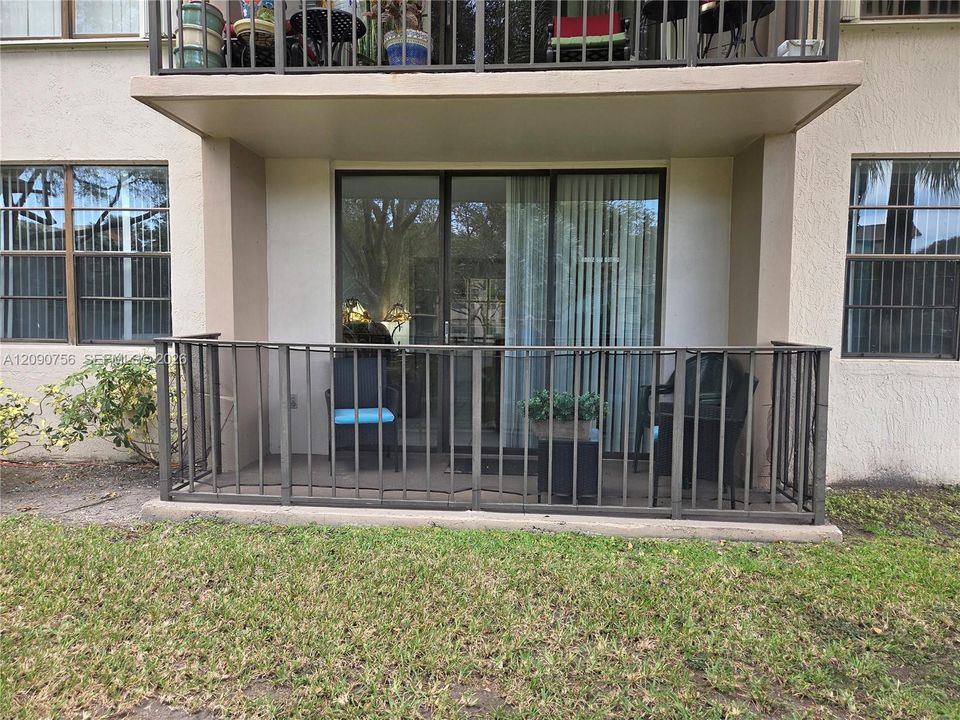 Active With Contract: $1,995 (2 beds, 2 baths, 1120 Square Feet)