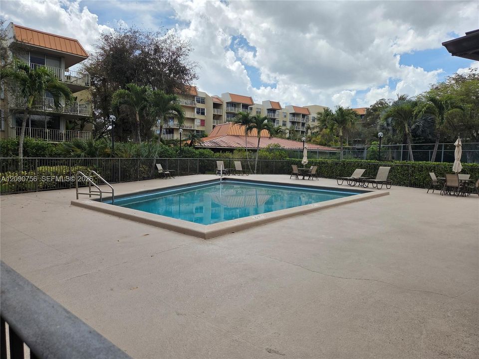 Active With Contract: $1,995 (2 beds, 2 baths, 1120 Square Feet)