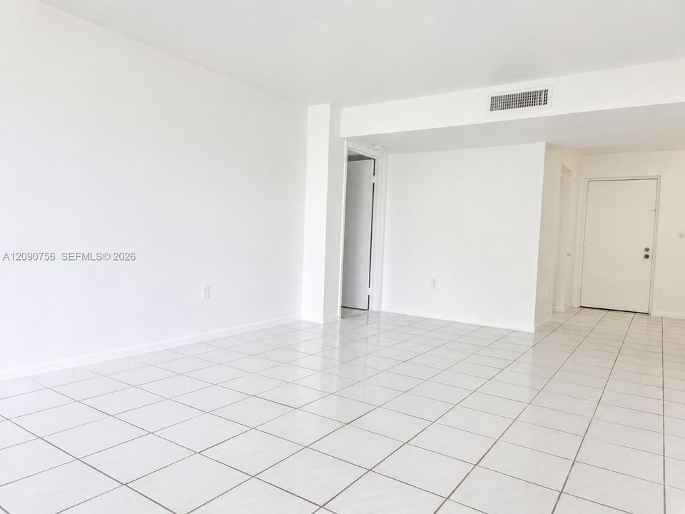 Active With Contract: $1,995 (2 beds, 2 baths, 1120 Square Feet)