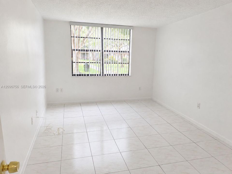 Active With Contract: $1,995 (2 beds, 2 baths, 1120 Square Feet)