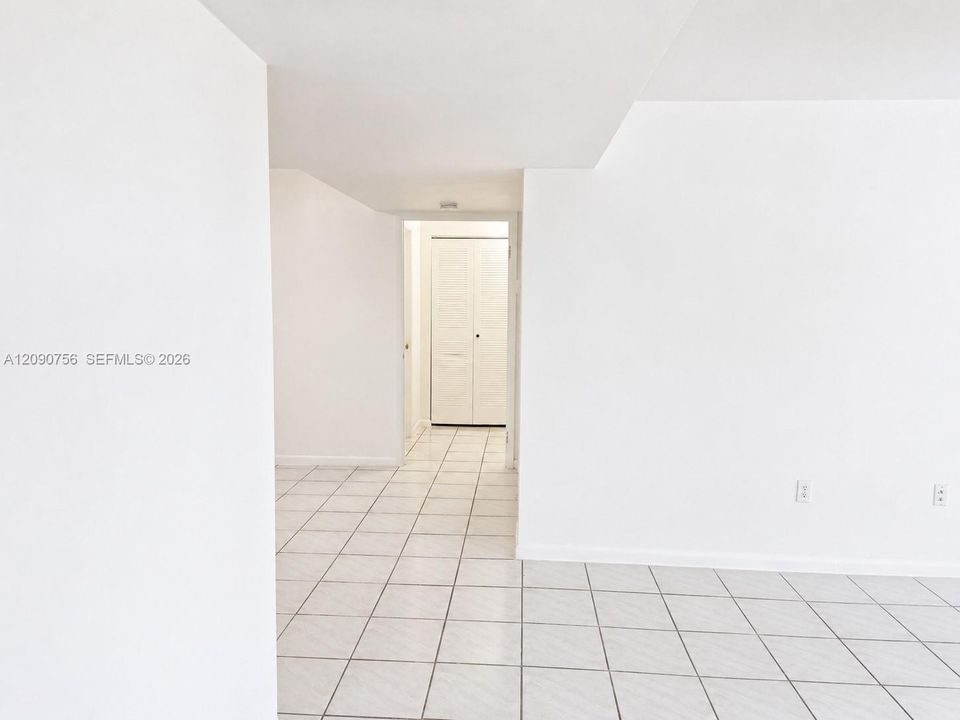 Active With Contract: $1,995 (2 beds, 2 baths, 1120 Square Feet)