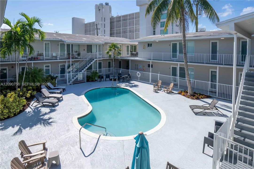 For Rent: $1,950 (1 beds, 1 baths, 700 Square Feet)