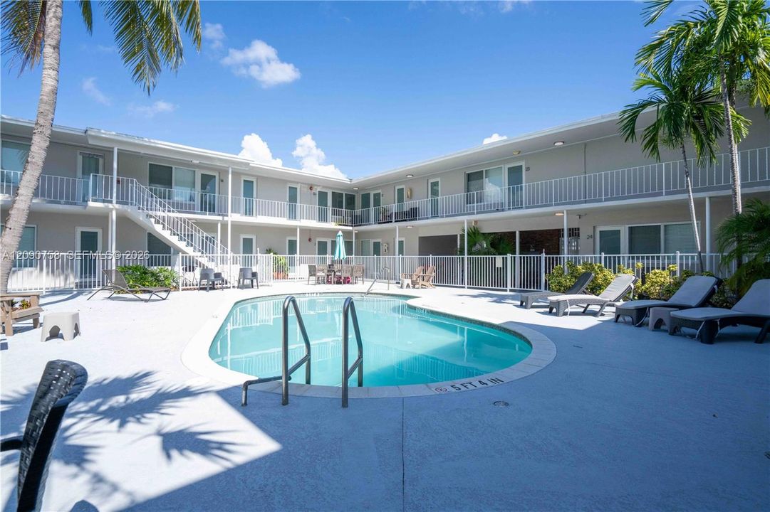 For Rent: $1,950 (1 beds, 1 baths, 700 Square Feet)
