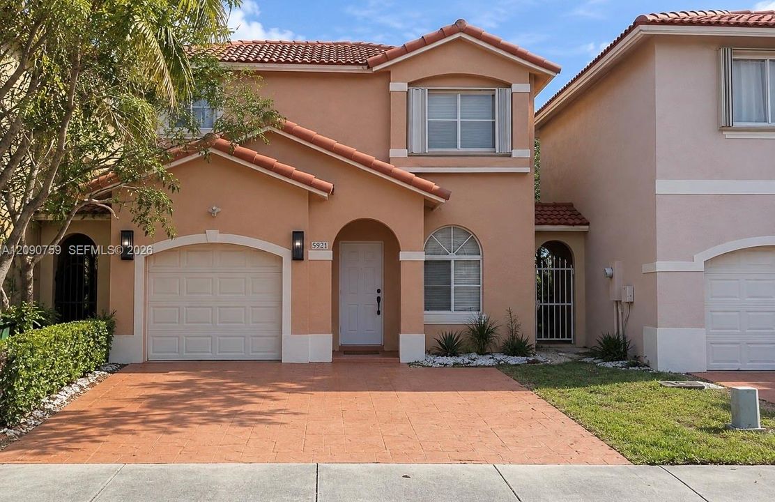 For Rent: $3,800 (3 beds, 2 baths, 1614 Square Feet)