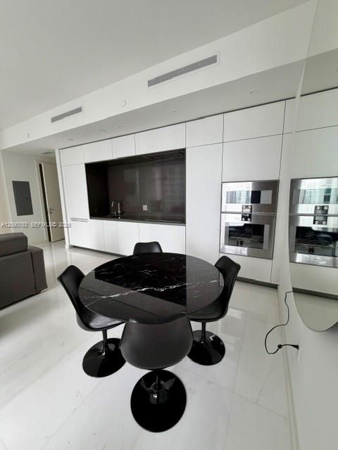 For Rent: $7,300 (1 beds, 1 baths, 679 Square Feet)