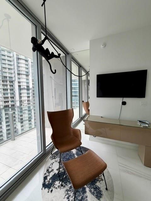 For Rent: $7,300 (1 beds, 1 baths, 679 Square Feet)