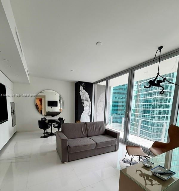 For Rent: $7,300 (1 beds, 1 baths, 679 Square Feet)