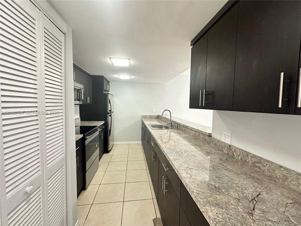 В аренду: $2,600 (2 спален, 2 ванн, 1380 Квадратных фут)