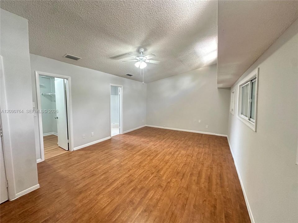 В аренду: $2,600 (2 спален, 2 ванн, 1380 Квадратных фут)