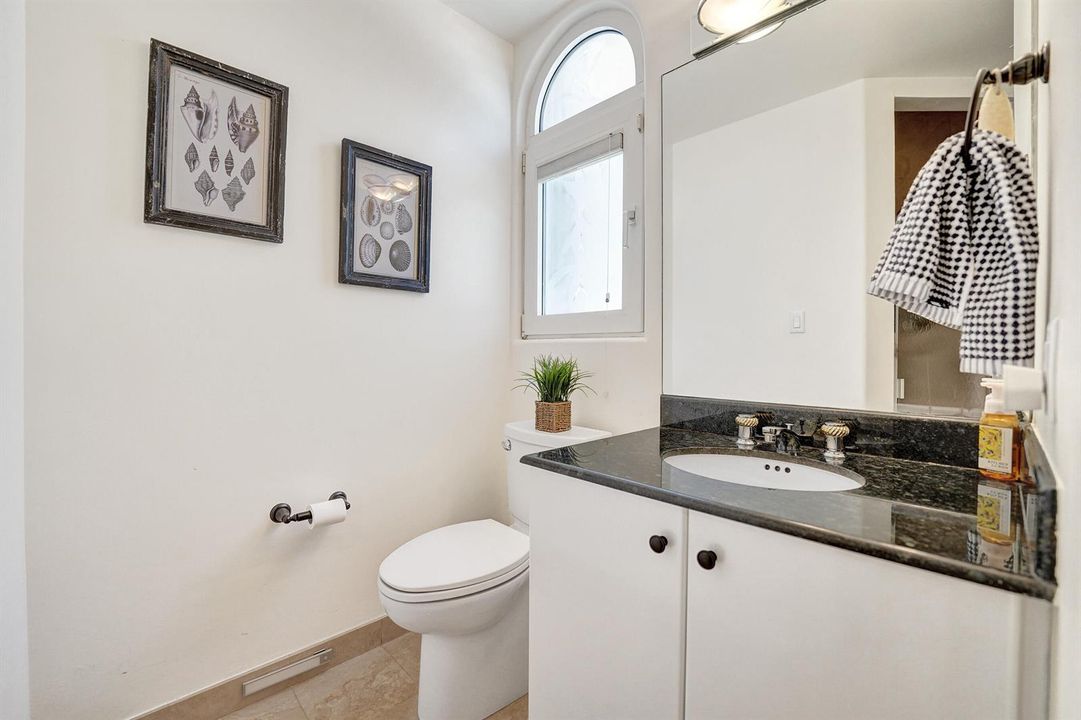 1st Fl Bathroom