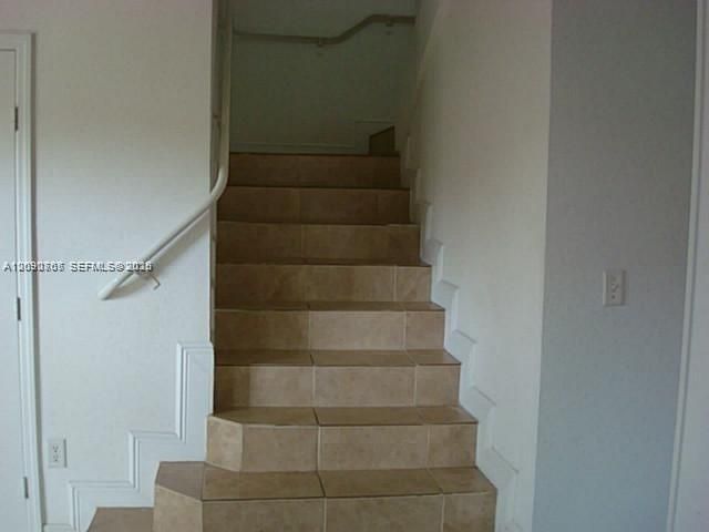 For Rent: $3,050 (3 beds, 3 baths, 1360 Square Feet)
