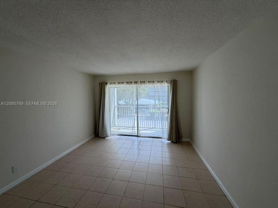 For Sale: $134,000 (1 beds, 1 baths, 770 Square Feet)