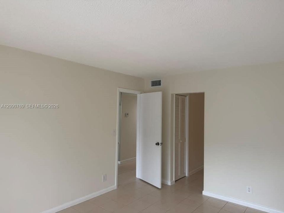 For Sale: $145,000 (1 beds, 1 baths, 770 Square Feet)