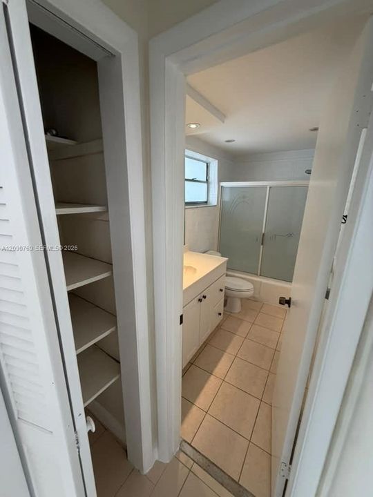 For Sale: $134,000 (1 beds, 1 baths, 770 Square Feet)