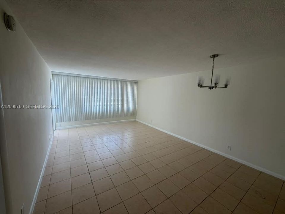For Sale: $134,000 (1 beds, 1 baths, 770 Square Feet)