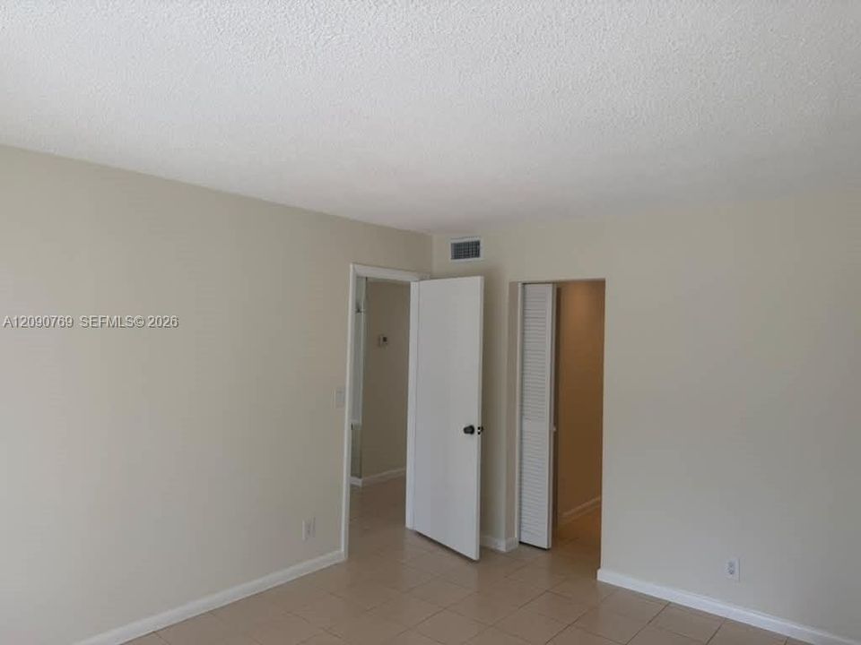 For Sale: $134,000 (1 beds, 1 baths, 770 Square Feet)