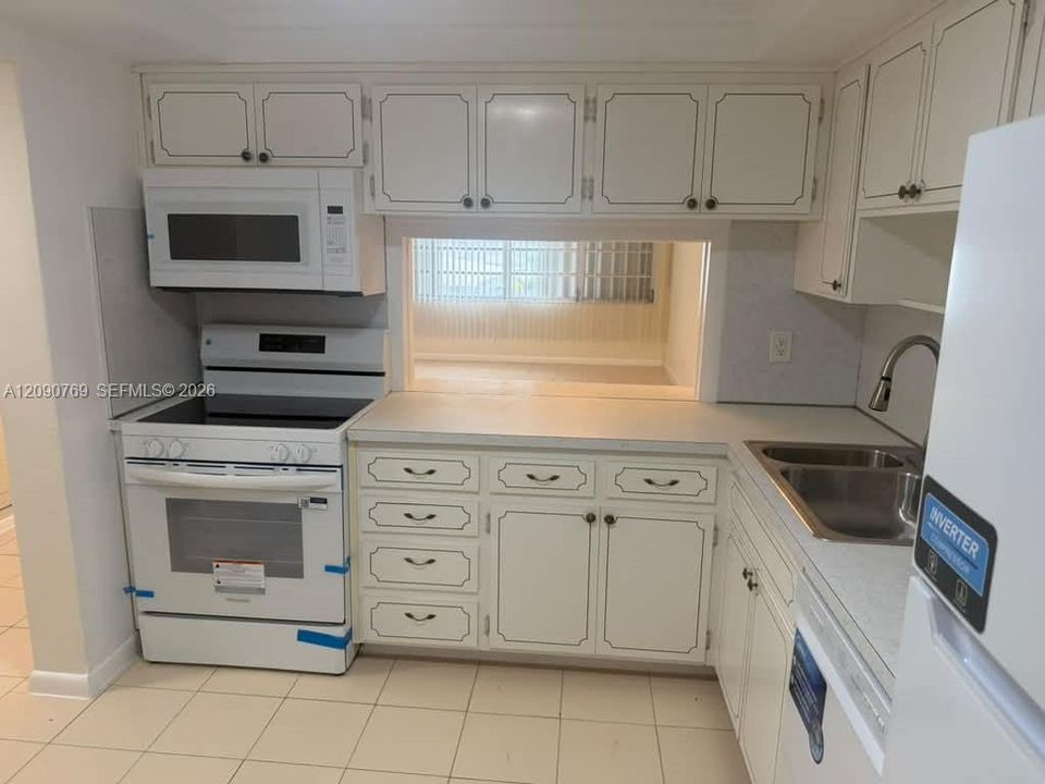 For Sale: $145,000 (1 beds, 1 baths, 770 Square Feet)