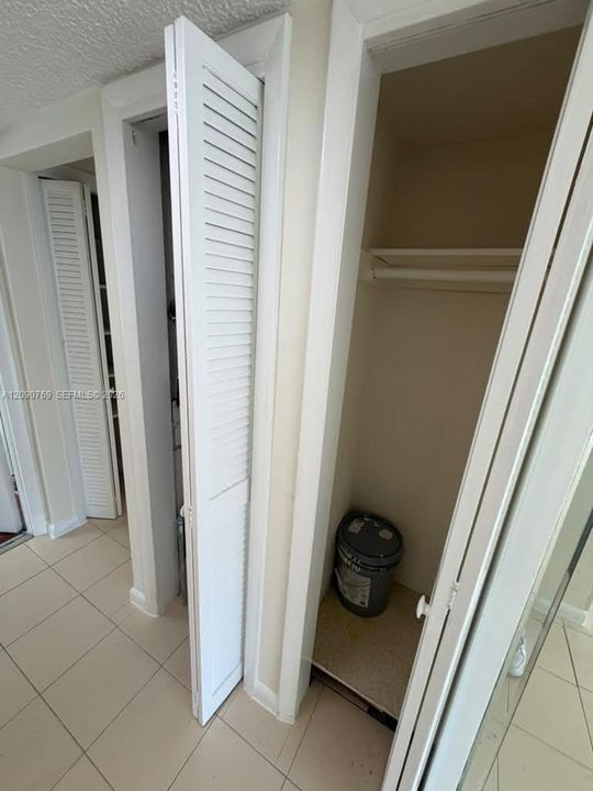 For Sale: $134,000 (1 beds, 1 baths, 770 Square Feet)