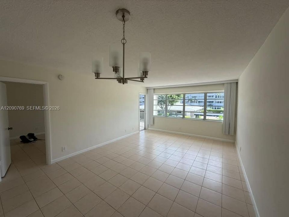For Sale: $134,000 (1 beds, 1 baths, 770 Square Feet)
