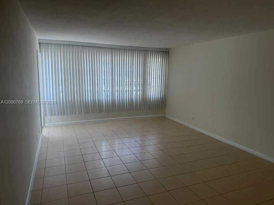For Sale: $134,000 (1 beds, 1 baths, 770 Square Feet)