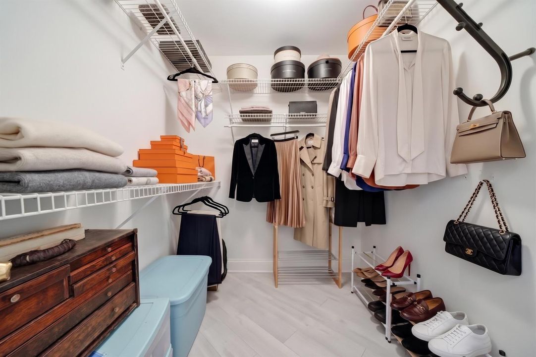 Master Bedroom Walk In Closet