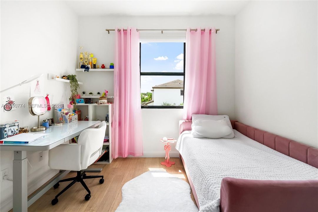 待售: $650,000 (4 贝兹, 2 浴室, 1888 平方英尺)