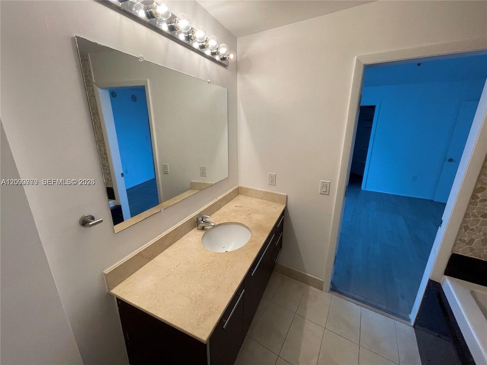 В аренду: $4,200 (2 спален, 2 ванн, 1162 Квадратных фут)