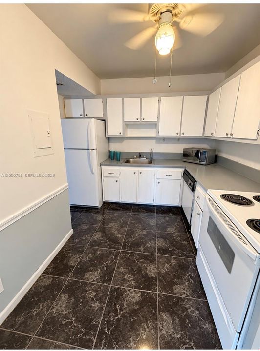 For Rent: $1,600 (1 beds, 1 baths, 790 Square Feet)