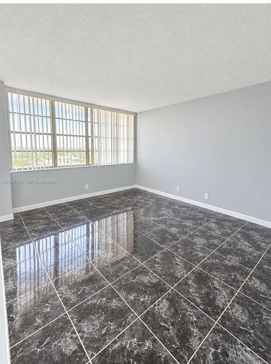 For Rent: $1,600 (1 beds, 1 baths, 790 Square Feet)