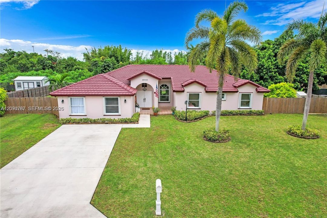 For Rent: $3,000 (3 beds, 2 baths, 2832 Square Feet)