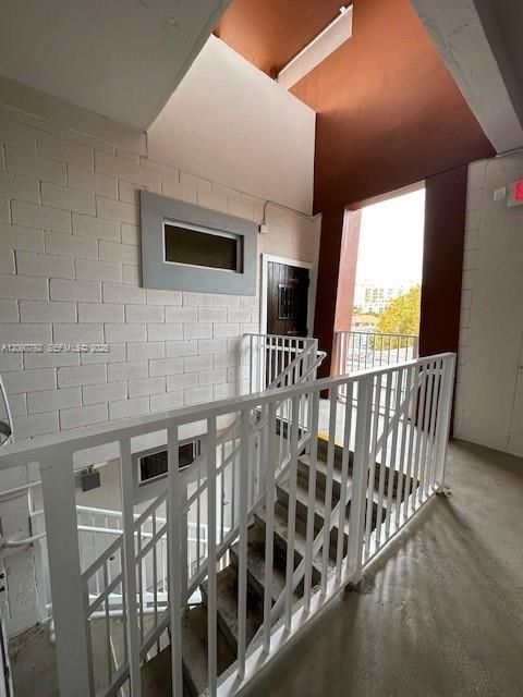 For Rent: $2,250 (2 beds, 2 baths, 715 Square Feet)