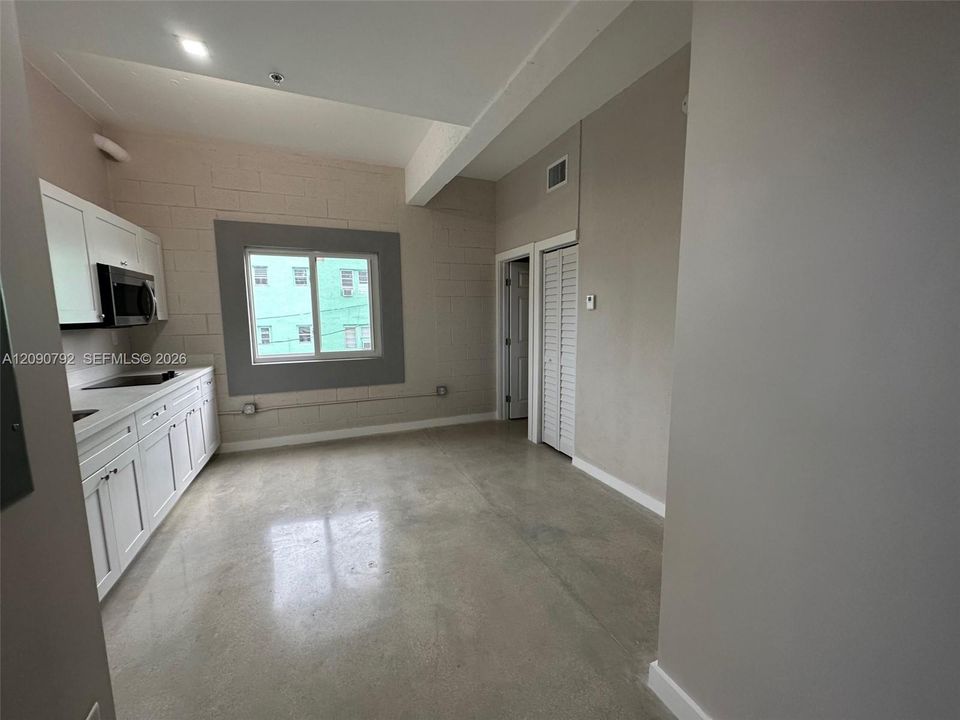 For Rent: $2,250 (2 beds, 2 baths, 715 Square Feet)