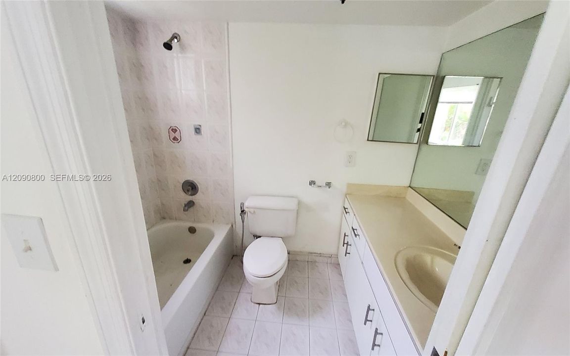 En Venta: $208,800 (2 camas, 2 baños, 820 Pies cuadrados)