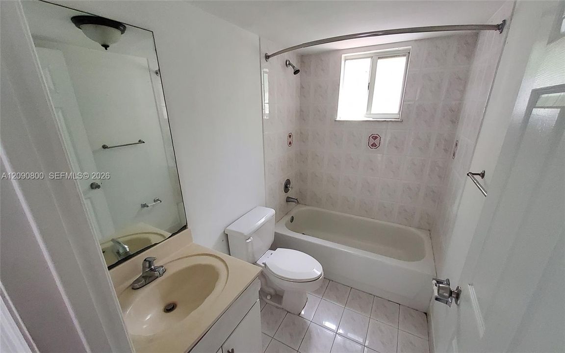 En Venta: $208,800 (2 camas, 2 baños, 820 Pies cuadrados)