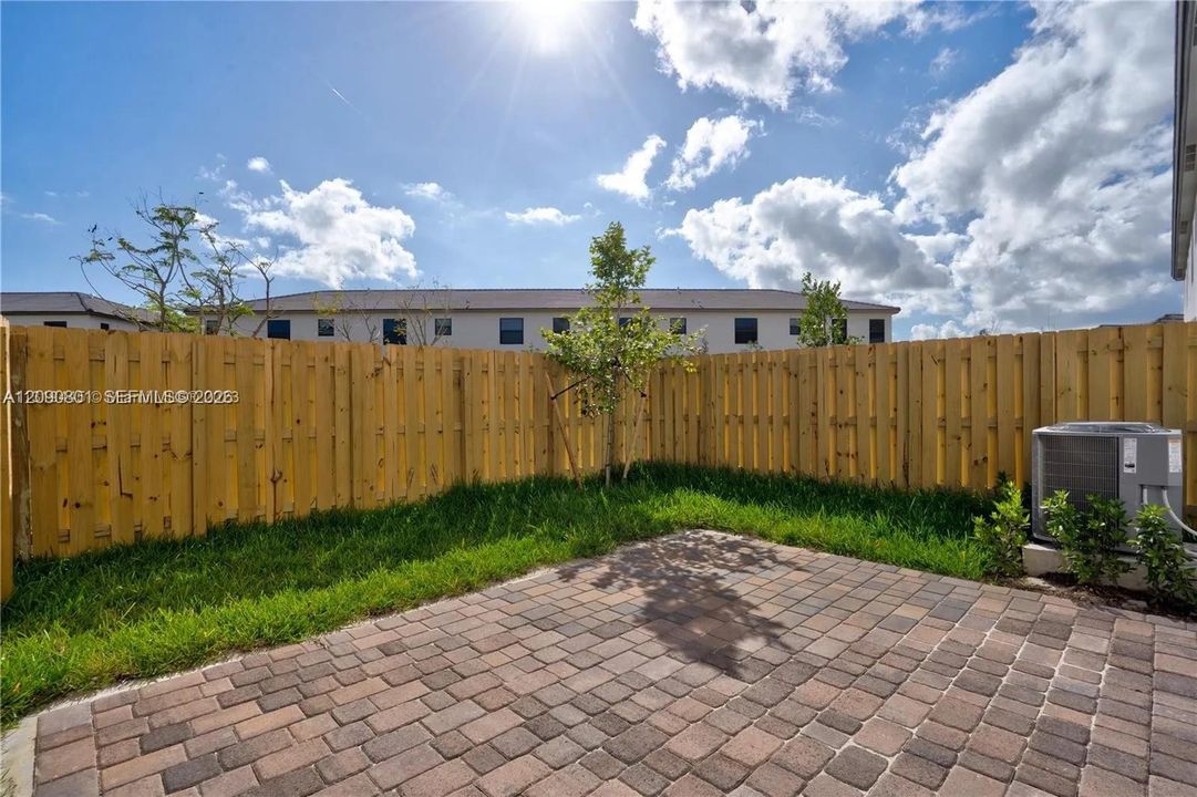 En Venta: $440,000 (3 camas, 2 baños, 1331 Pies cuadrados)