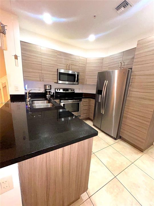 En Venta: $374,900 (2 camas, 2 baños, 1233 Pies cuadrados)