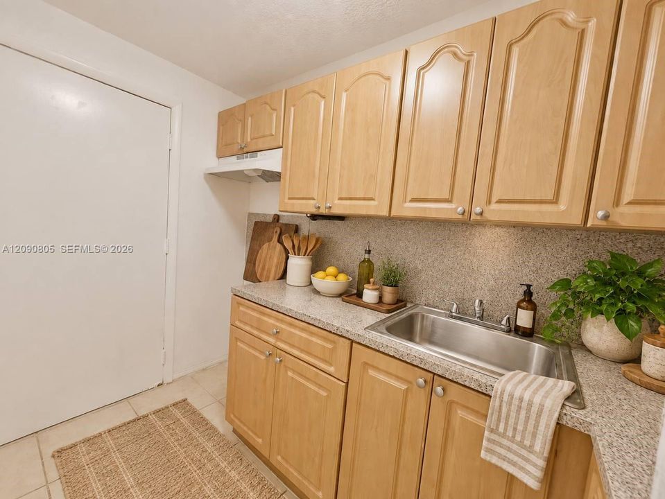 For Rent: $1,599 (2 beds, 1 baths, 765 Square Feet)