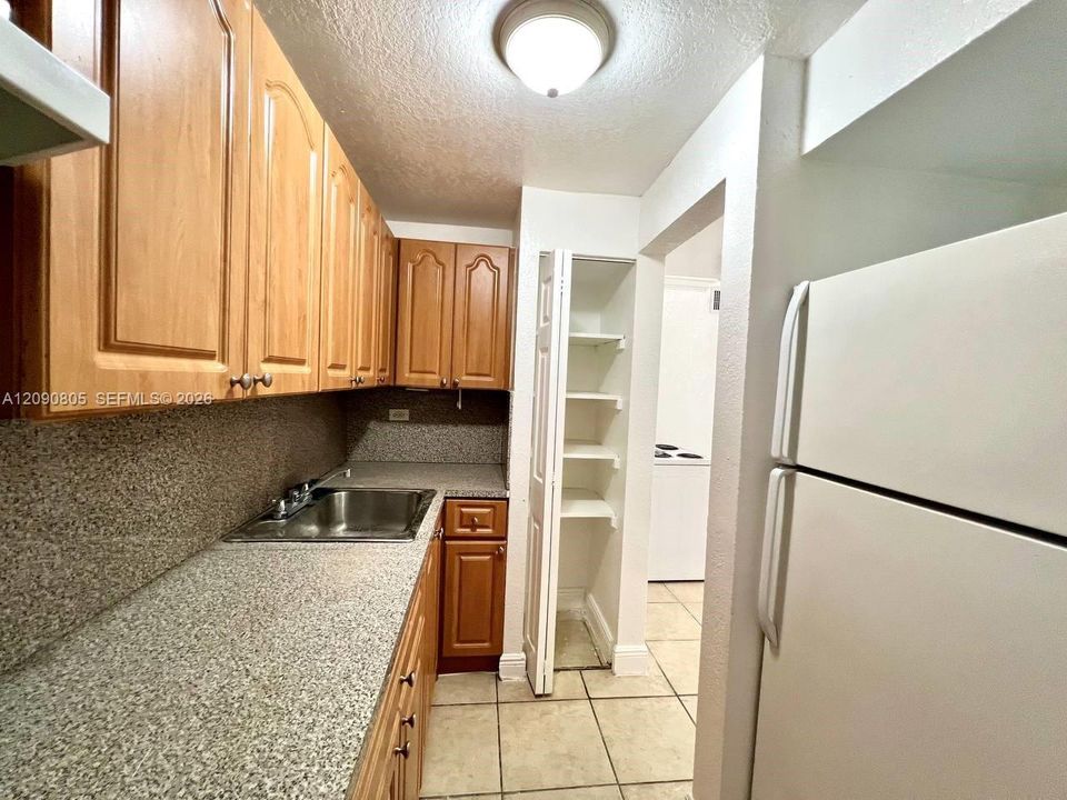 For Rent: $1,599 (2 beds, 1 baths, 765 Square Feet)