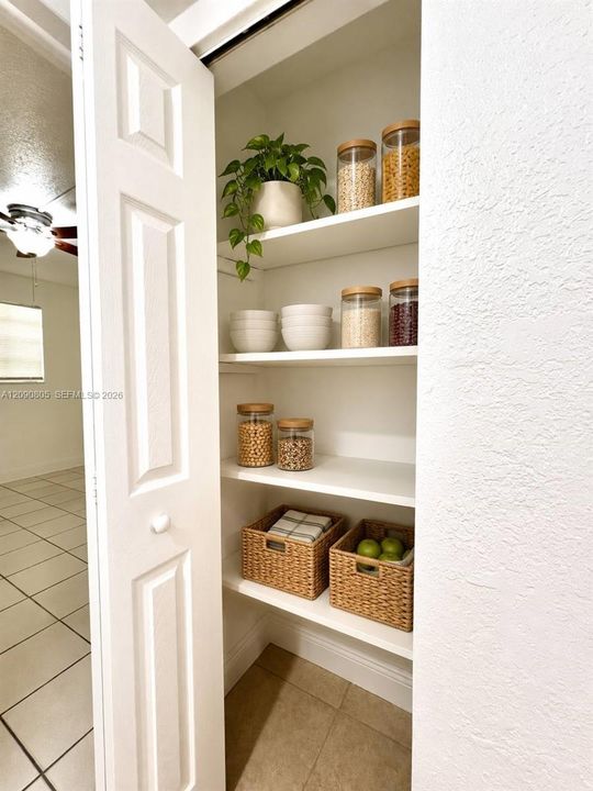 For Rent: $1,599 (2 beds, 1 baths, 765 Square Feet)